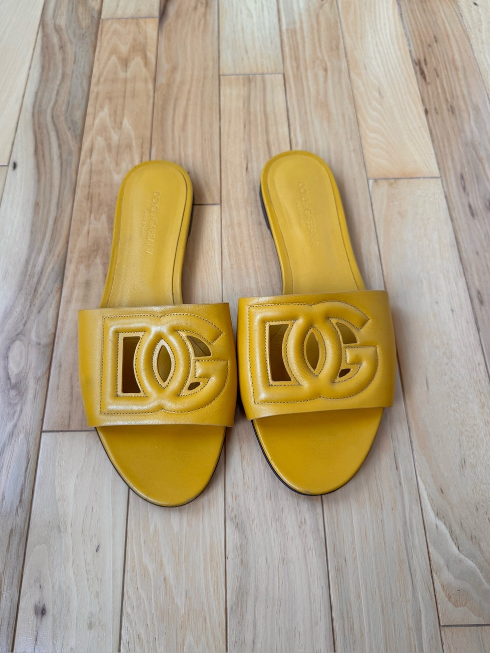 Dolce & Gabbana Calfskin slides with DG logo